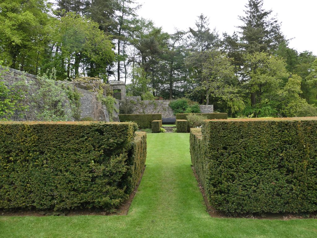 bottom-terrace-oliver-dixon-geograph-britain-and-ireland