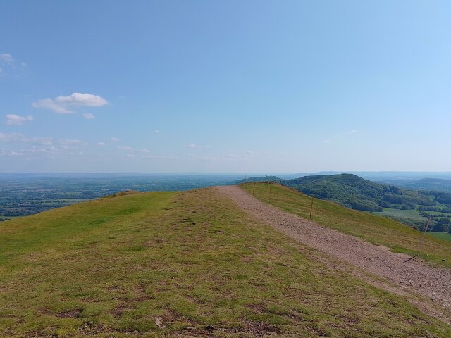 Pinnacle Hill © Oscar Taylor cc-by-sa/2.0 :: Geograph Britain and Ireland