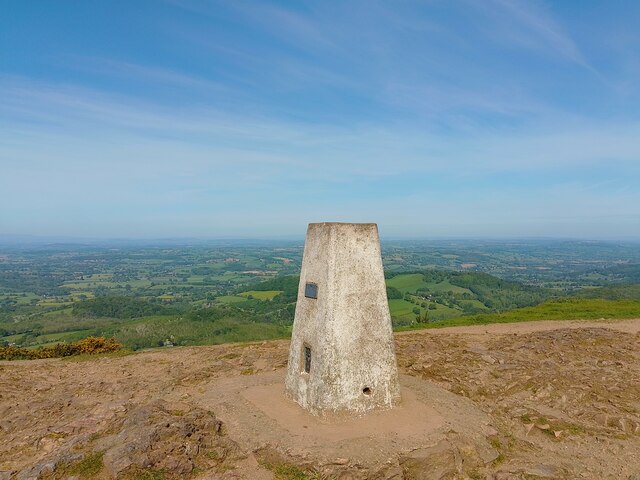 worcestershire-beacon-trig-point-oscar-taylor-geograph-britain-and