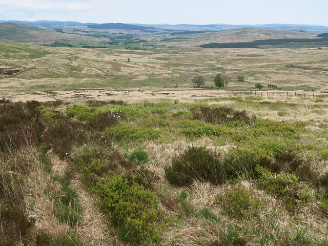 Moorland above the Woodhead mine and... © wrobison cc-by-sa/2.0 ...