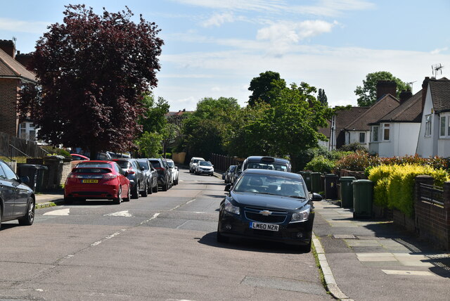 Oakshade Rd © N Chadwick cc-by-sa/2.0 :: Geograph Britain and Ireland