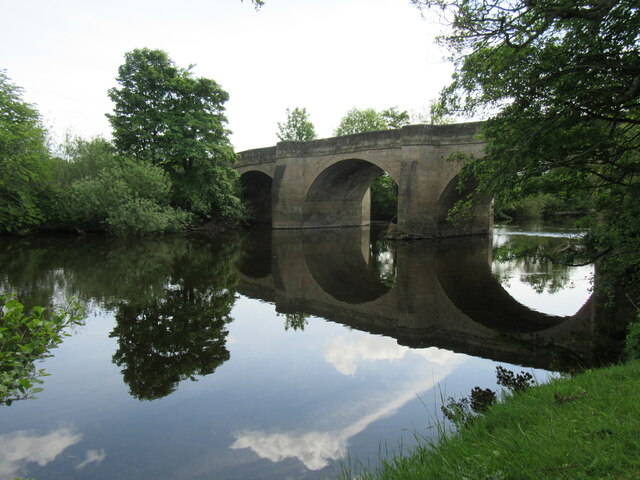 Masham Bridge © T Eyre cc-by-sa/2.0 :: Geograph Britain and Ireland