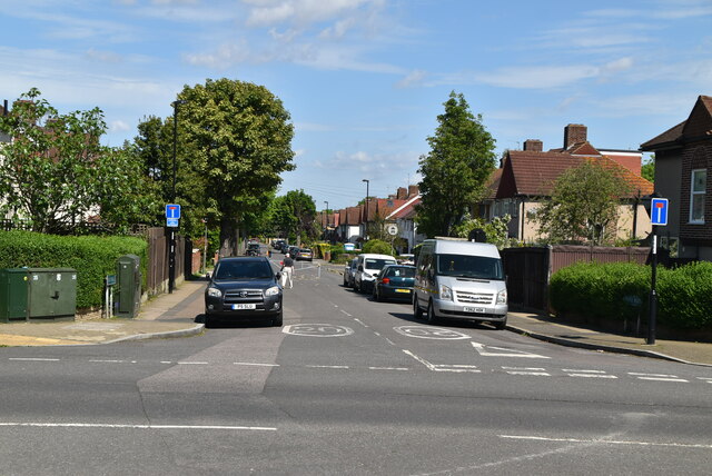 Longhill Rd © N Chadwick cc-by-sa/2.0 :: Geograph Britain and Ireland