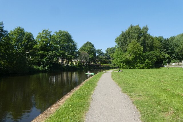 Knottingley Railway Station, Wakefield - area information, map, walks ...