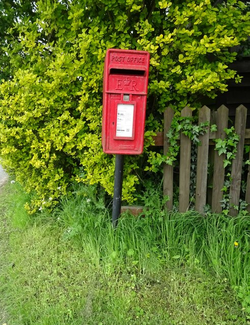 Elizabeth II postbox, Owl's Green