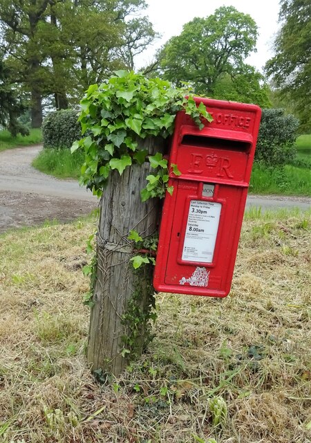 Elizabeth II postbox, Great Bealings