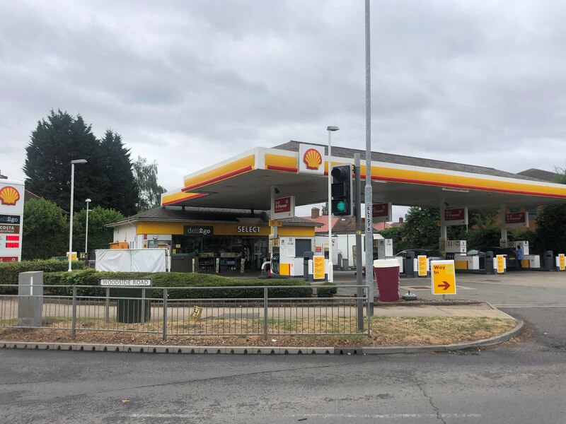 shell-garage-beeston-eirian-evans-cc-by-sa-2-0-geograph-britain