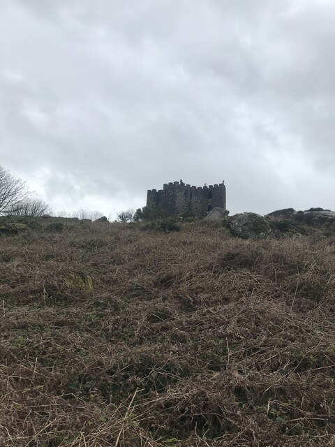 Carn Brea castle © Paul Barnett :: Geograph Britain and Ireland