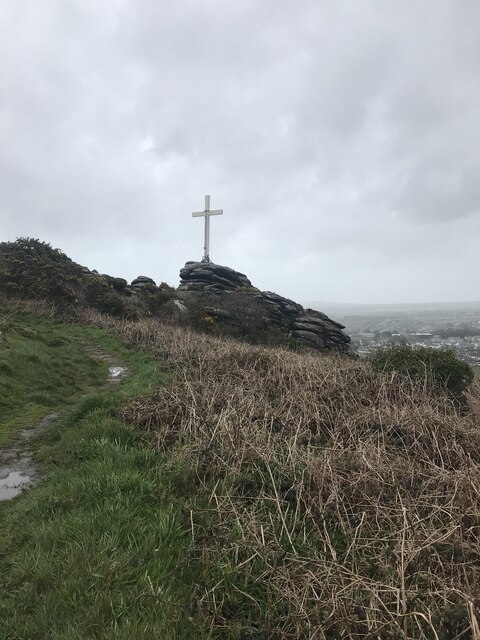 Cross by Carn Brea Castle © Paul Barnett :: Geograph Britain and Ireland