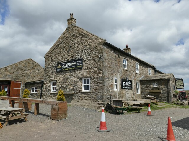 The Tan Hill Inn (2) © Stephen Craven cc-by-sa/2.0 :: Geograph Britain ...