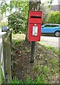 Elizabeth II postbox on Old Home Road, Thorpeness