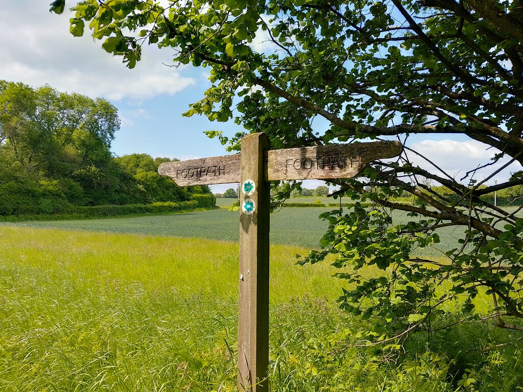 Wayfarer's Walk signpost © Oscar Taylor cc-by-sa/2.0 :: Geograph ...