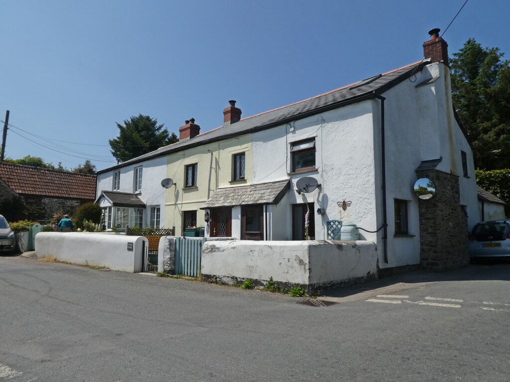 Cottages, Cranford © Roger Cornfoot :: Geograph Britain and Ireland