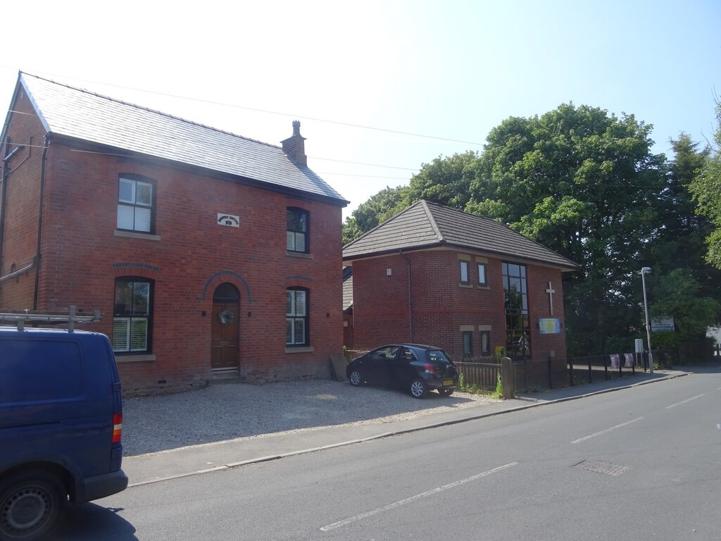 Prospect Cottage & Trinity Methodist... © Greum Cc-by-sa/2.0 ...