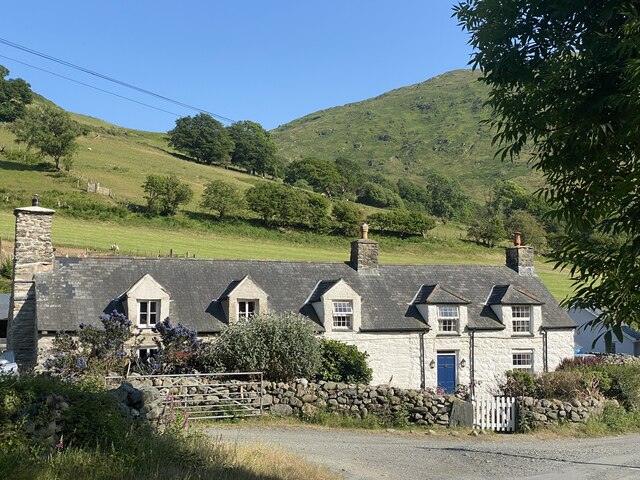 Old Ty’n y Fach © Alan Hughes :: Geograph Britain and Ireland