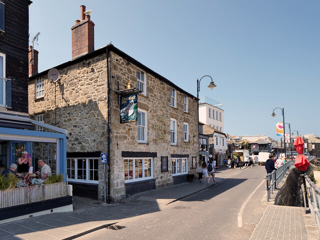 The Lifeboat Inn, St Ives © David Dixon Cc-by-sa 2.0 :: Geograph 