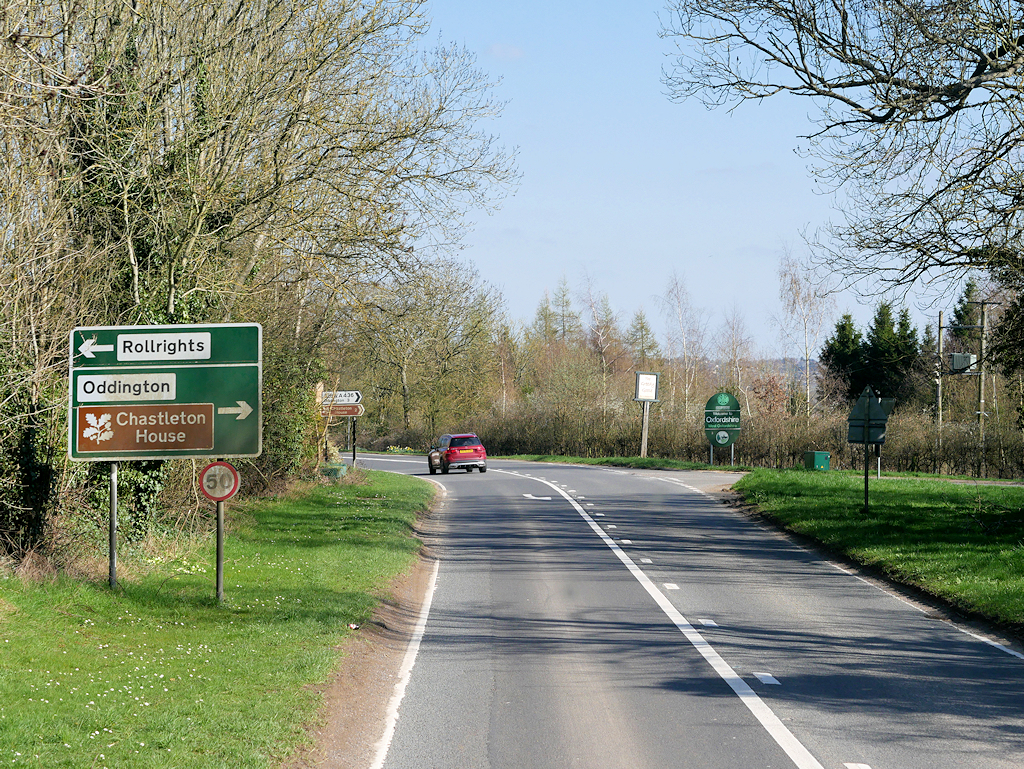 Eastbound A44 between Little Compton... © David Dixon Geograph