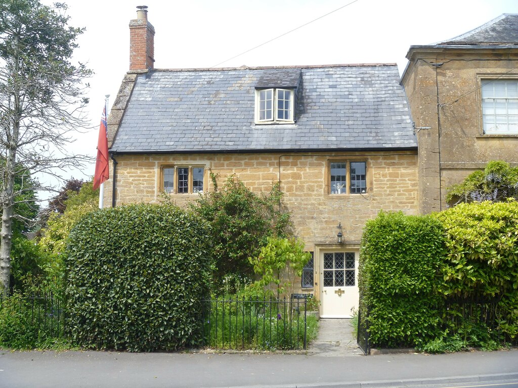 martock-houses-2-michael-dibb-cc-by-sa-2-0-geograph-britain-and