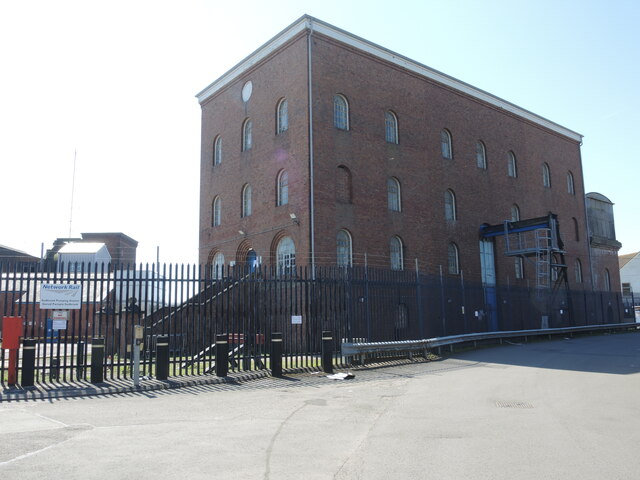 Sudbrook pumping station © Neil Owen :: Geograph Britain and Ireland