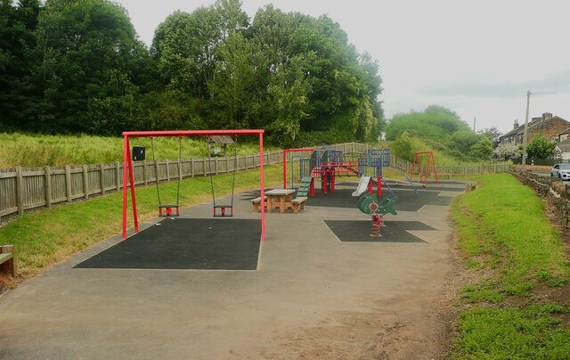 children-s-play-area-lower-woodlands-humphrey-bolton-cc-by-sa-2