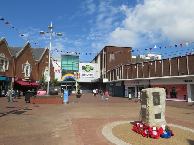 War Memorial in Falkland Square, Poole © Malc McDonald cc-by-sa/2.0 ...