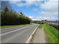 Approaching a bend on the A44 towards Moreton-in-Marsh