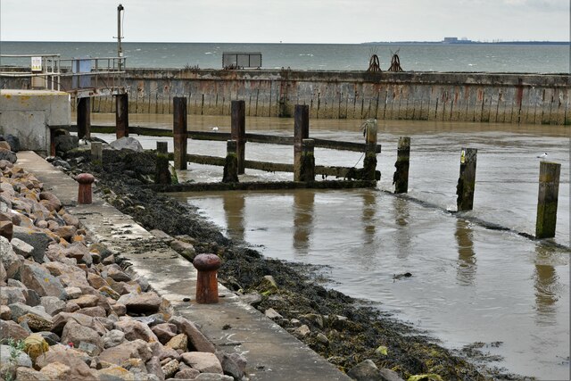 Southwold Entrance To Southwold Harbour © Michael Garlick Geograph