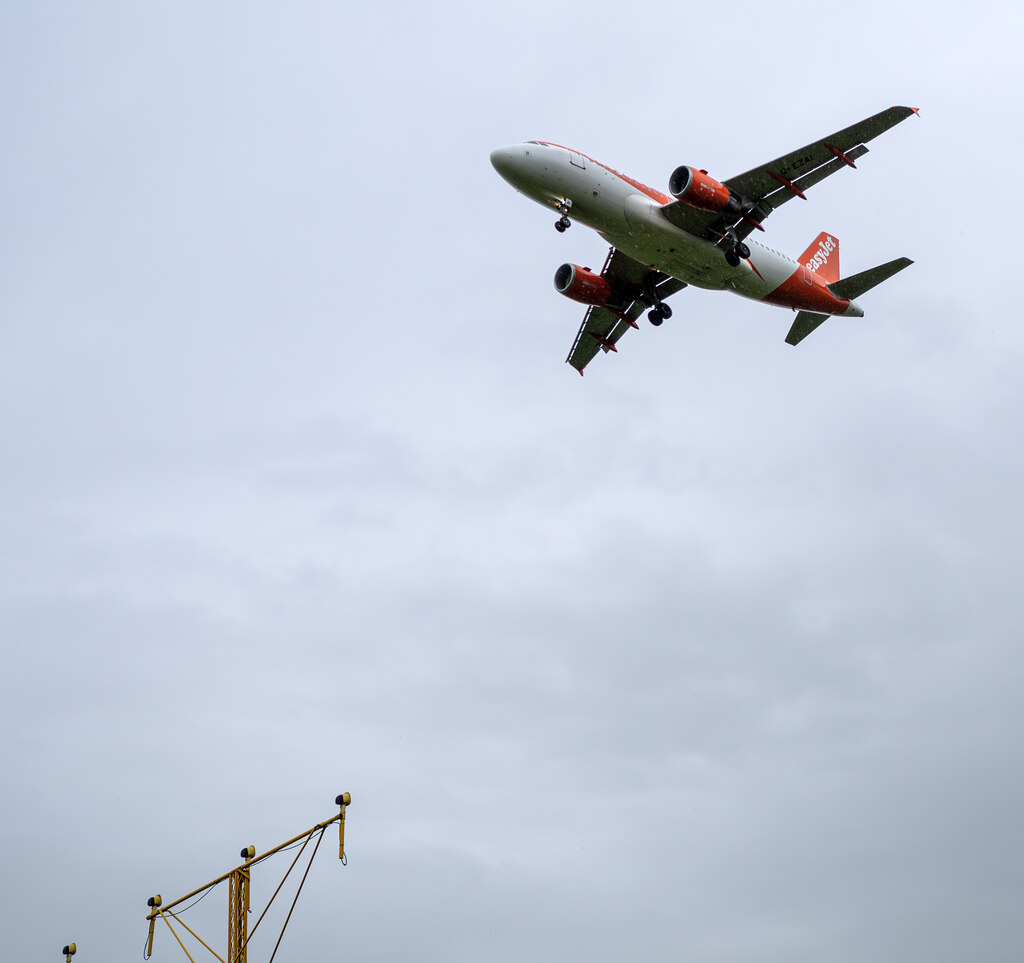 aircraft-belfast-rossographer-cc-by-sa-2-0-geograph-britain-and