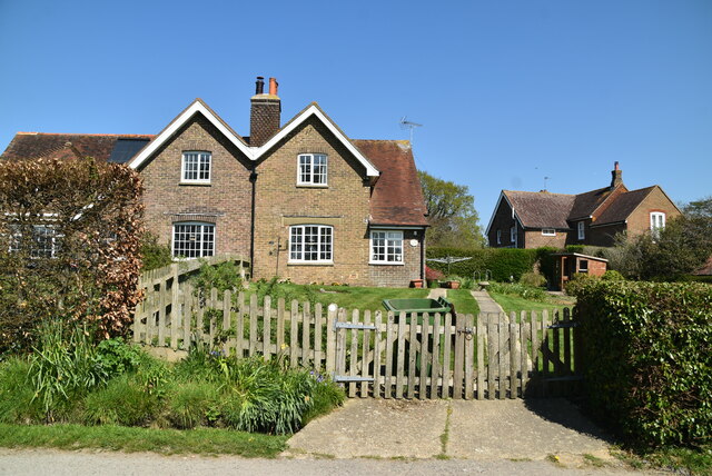 Ashurst Cottages © N Chadwick cc-by-sa/2.0 :: Geograph Britain and Ireland