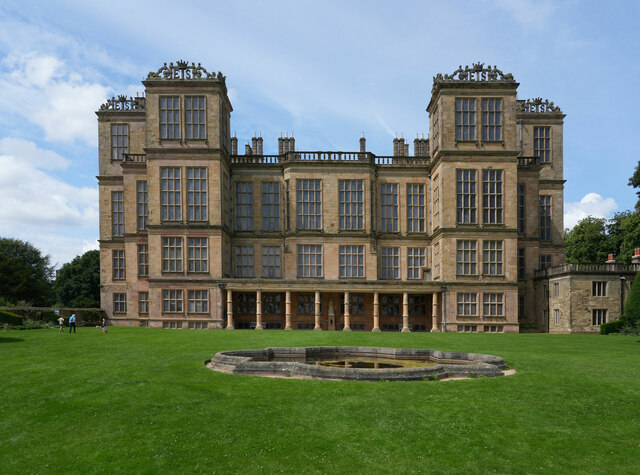 Hardwick Hall east wall © Malcolm Neal :: Geograph Britain and Ireland