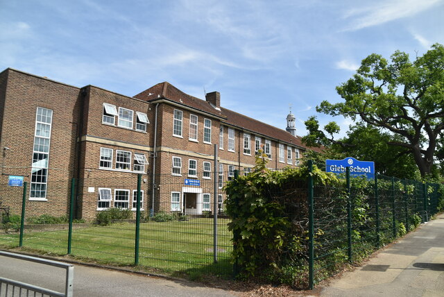 Glebe School © N Chadwick cc-by-sa/2.0 :: Geograph Britain and Ireland