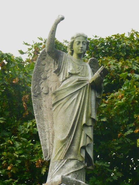 Angel on the Whitwam Memorial, Golcar