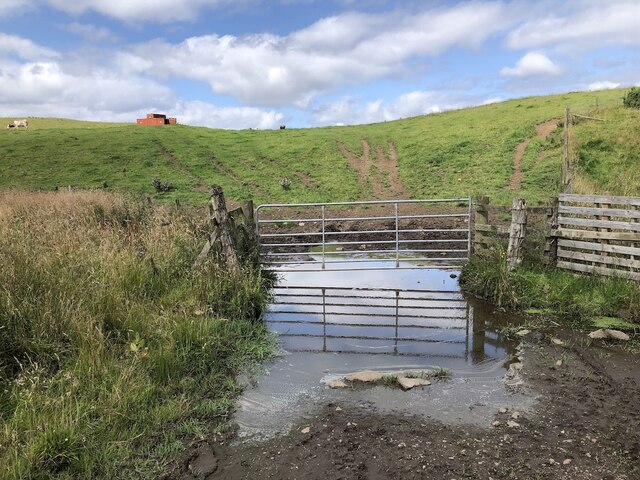 Flooded gateway above Knowhead © Richard Webb cc-by-sa/2.0 :: Geograph ...