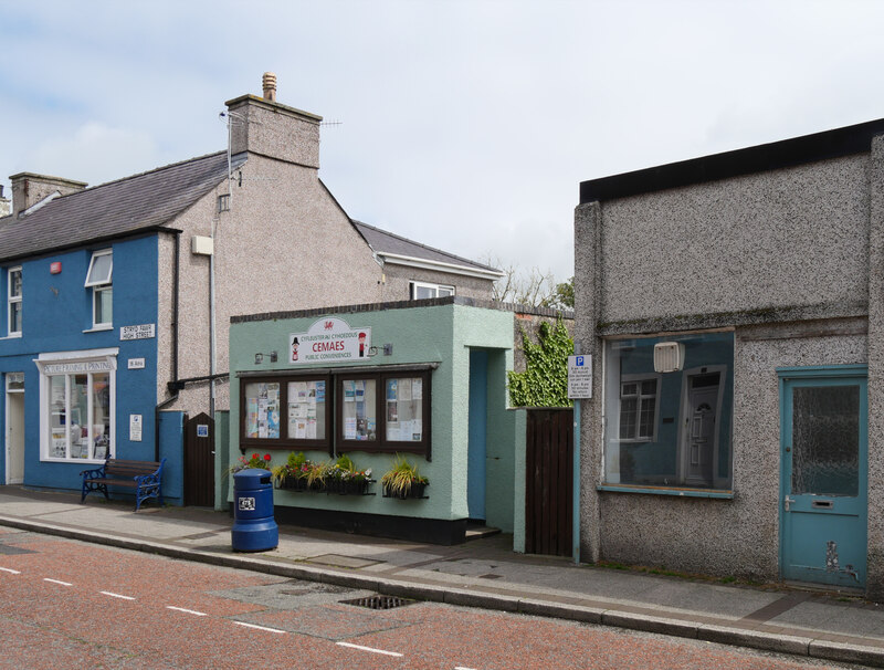 Public toilets, Stryd Fawr, Cemaes © habiloid cc-by-sa/2.0 :: Geograph ...