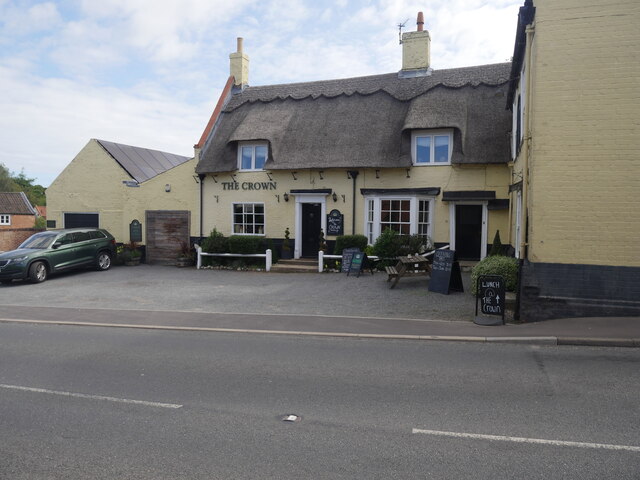 The Crown Pub & Restaurant © David Pashley :: Geograph Britain and Ireland