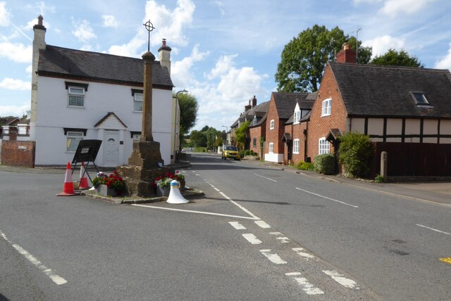 Village cross © Philip Halling cc-by-sa/2.0 :: Geograph Britain and Ireland