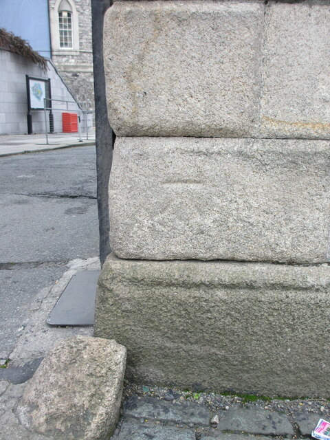 Benchmark by the castle entrance, Ship Street Great