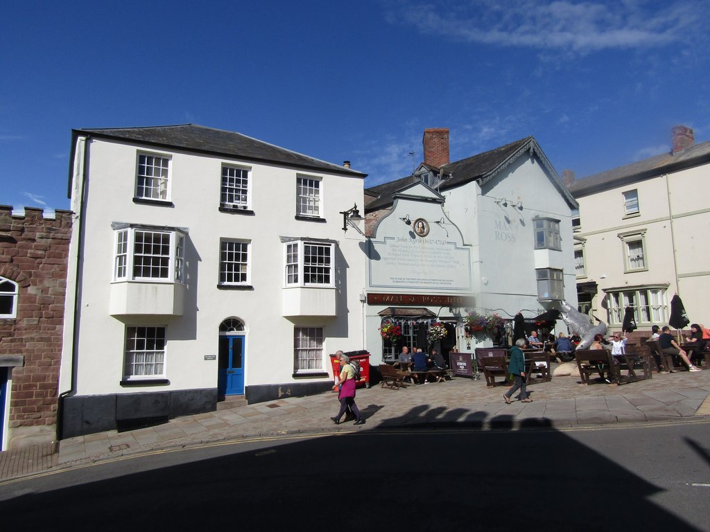 ross-on-wye-man-of-ross-inn-colin-smith-cc-by-sa-2-0-geograph