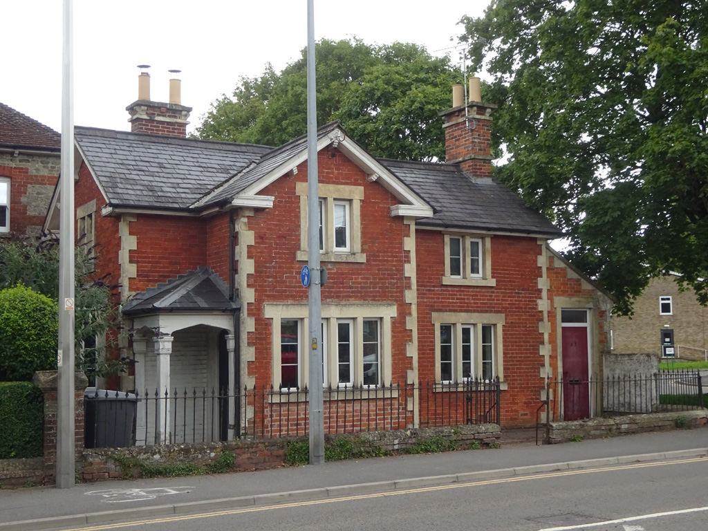 47 Portway, Warminster © Mr Red cc-by-sa/2.0 :: Geograph Britain and ...