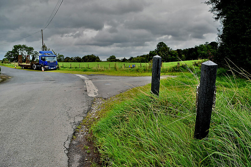 damaged-road-sign-along-edergole-road-kenneth-allen-cc-by-sa-2-0