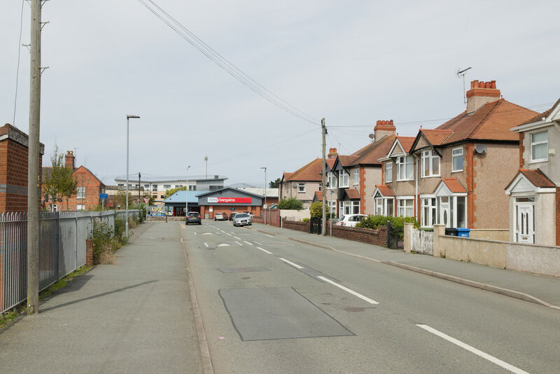 Ffordd Las approaching Marsh Road © Mark Anderson cc-by-sa/2.0 ...