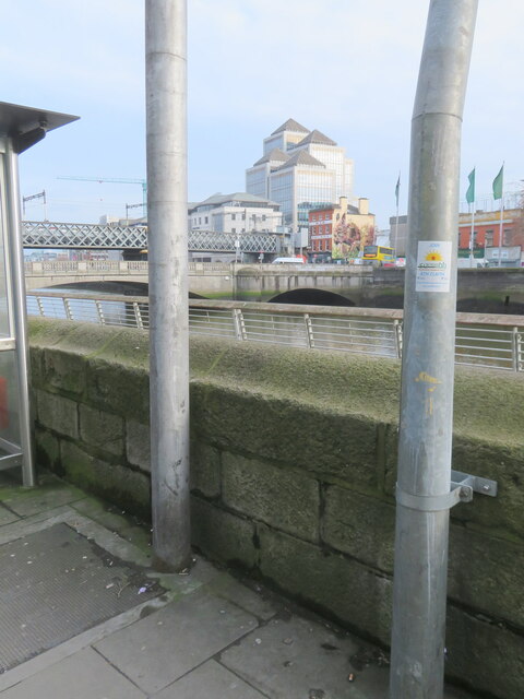 Eden Quay wall and the River Liffey