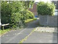 Path between Itchen Grove and Hamble Grove