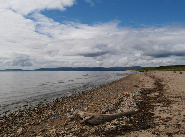 Driftwood, Blackwaterfoot, Arran © habiloid cc-by-sa/2.0 :: Geograph ...