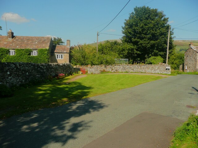 Worton's Small Green © Humphrey Bolton Cc-by-sa/2.0 :: Geograph Britain ...