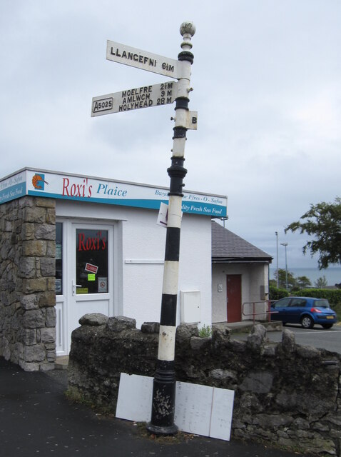 Fingerpost by the A5025 in Benllech, Anglesey