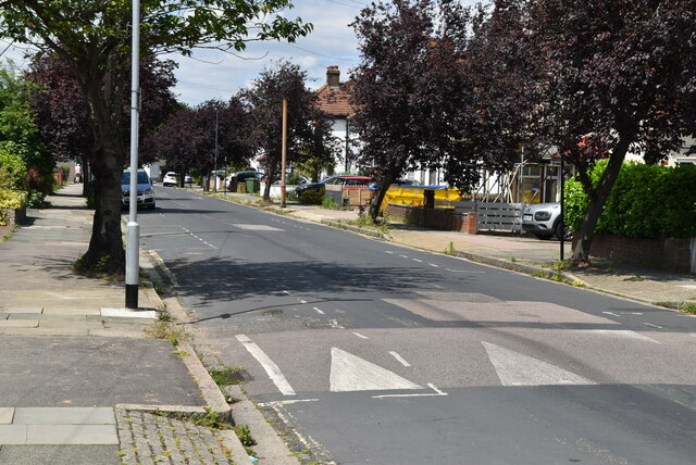 Old Farm Avenue © N Chadwick :: Geograph Britain and Ireland