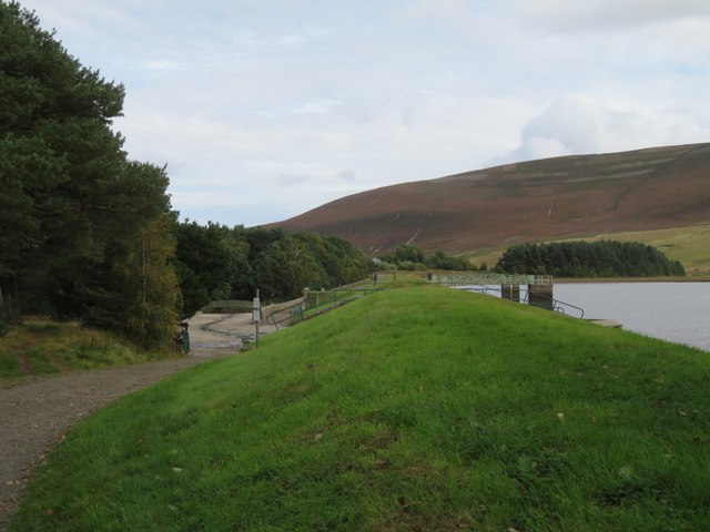 Threipmuir Reservoir Dam © M J Richardson :: Geograph Britain and Ireland