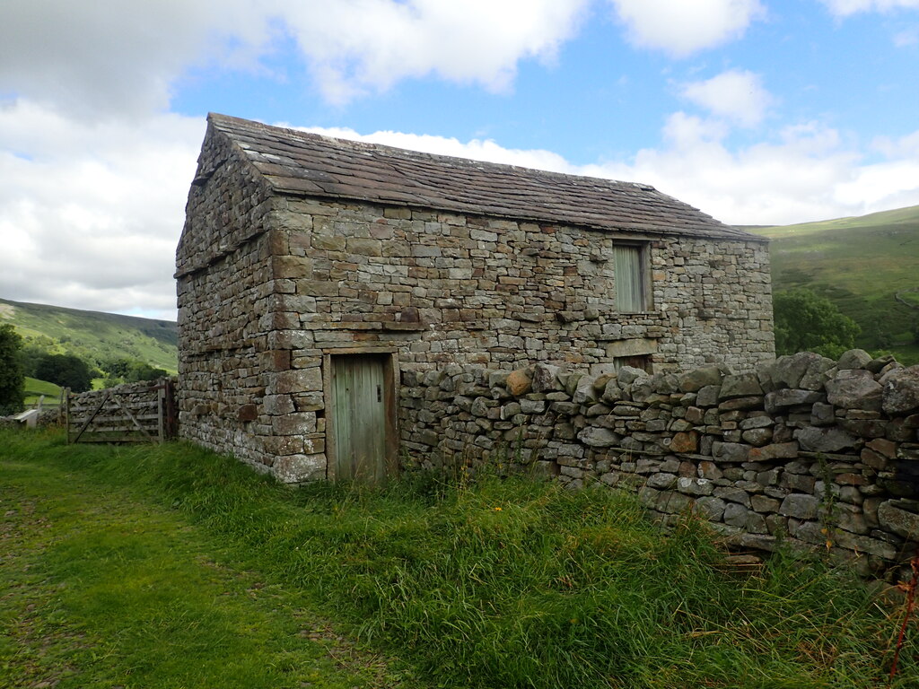 Old Barn In Swaledale © Marathon Cc-by-sa/2.0 :: Geograph Britain And ...