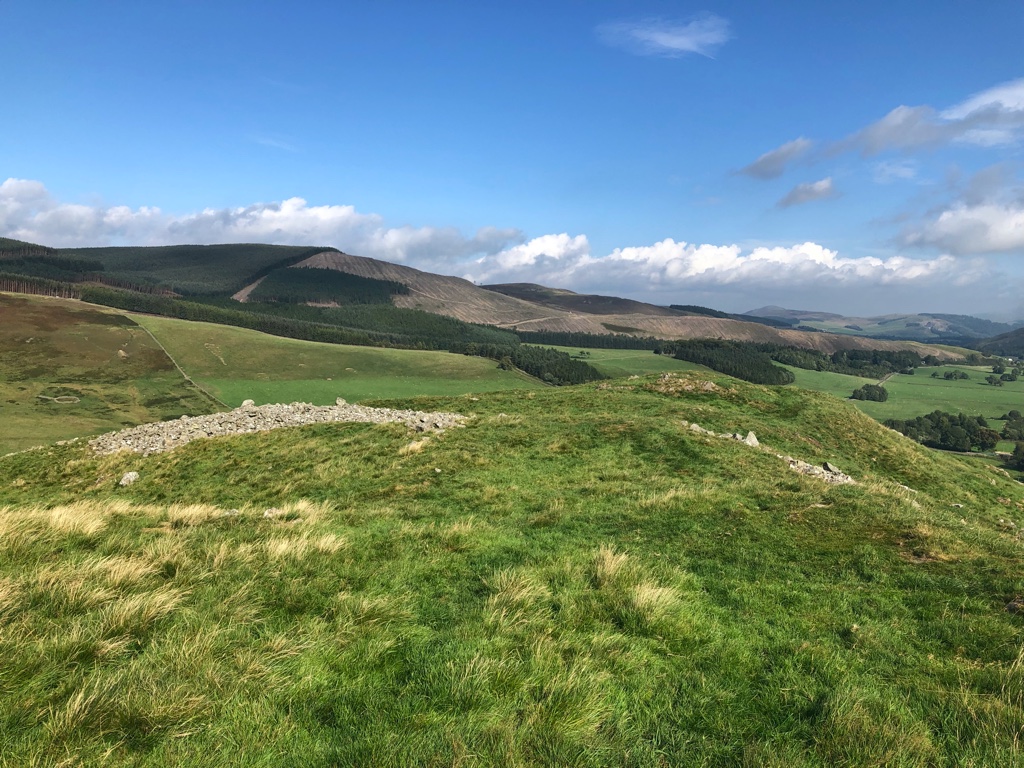 Macbeth's Castle © Richard Webb cc-by-sa/2.0 :: Geograph Britain and ...